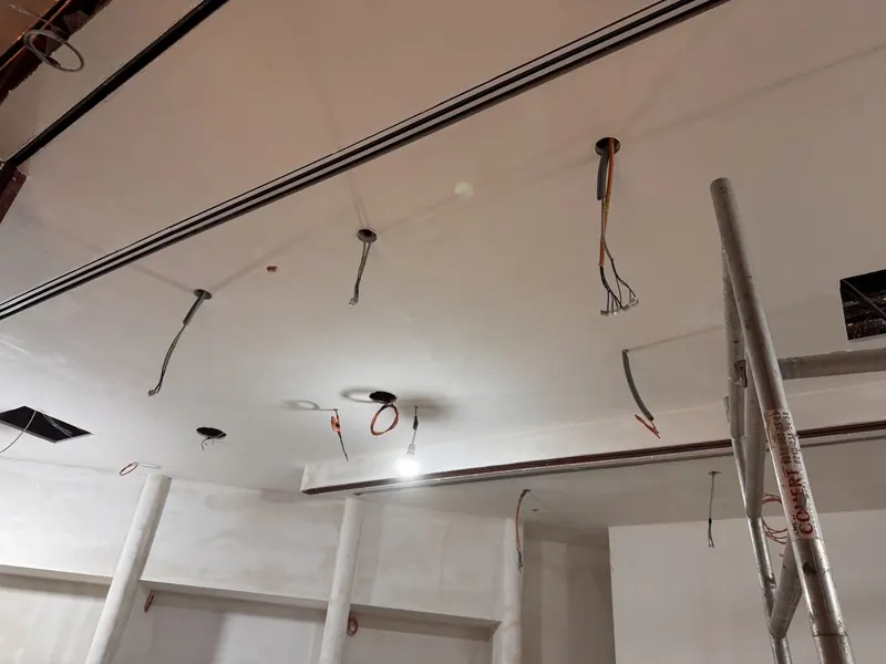 Montaj öncesi tavanda armatür sortilerinin hazırlanması