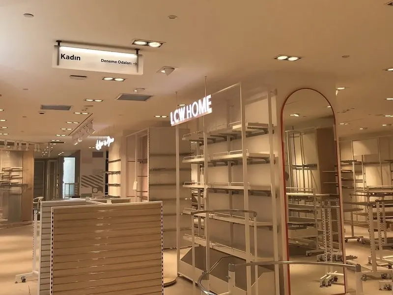 Raf ve niş aydınlatması ile gömme armatür düzeni