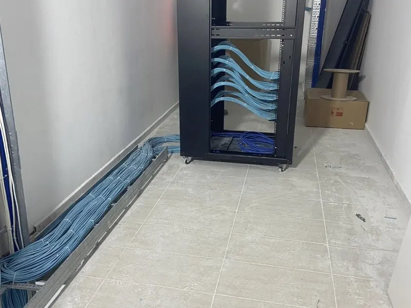 Sistem odası ve kabinet yerleşimi